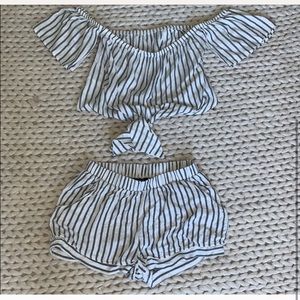 SET Off Shoulder Top + Pocketed Shorts STRIPED SET